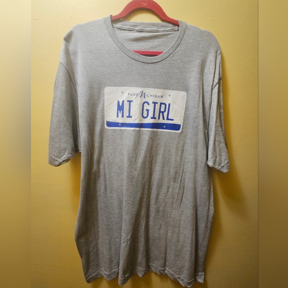 Custom Women's Gray MI License Plate T-Shirt Michigan MI GIRL